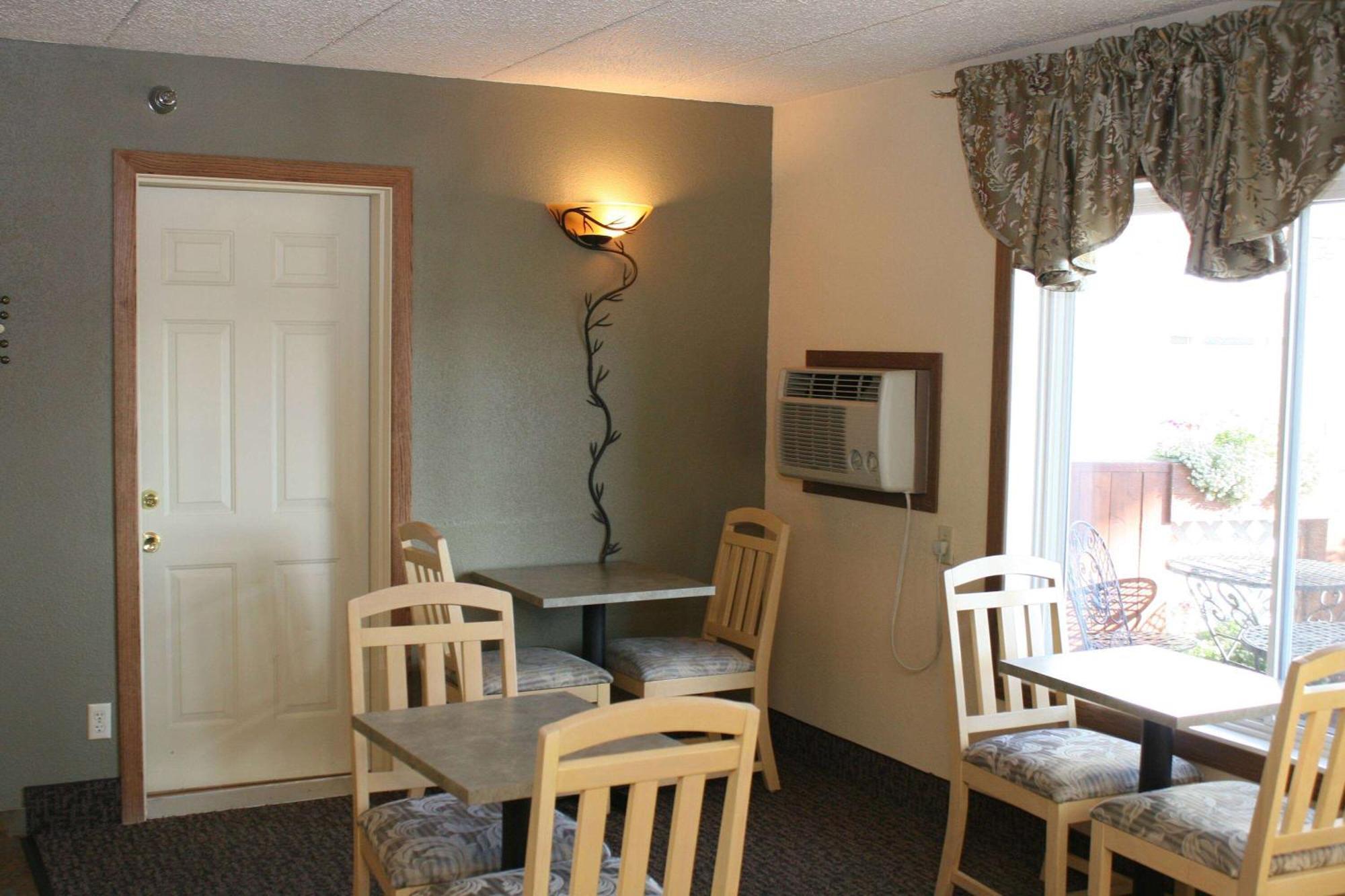Super 8 By Wyndham Rapid City Exterior photo